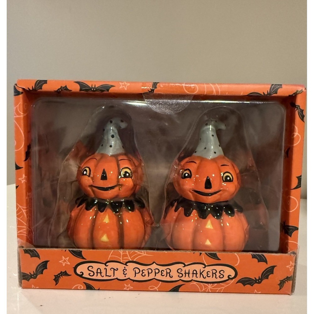 🎃NIB Johanna Parker Nostalgia Ceramic Pumpkin Salt & Pepper Shaker Set